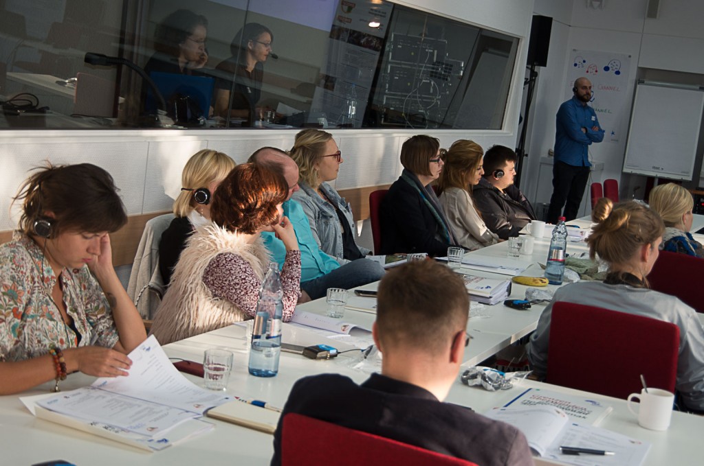 Planen, diskutieren, organisieren — in Hattingen/Ruhr bereiten sich VertreterInnen von 42 Jugendorganisationen aus 17 Ländern auf ein Großprojekt der europäischen Jugendzusammenarbeit vor. 